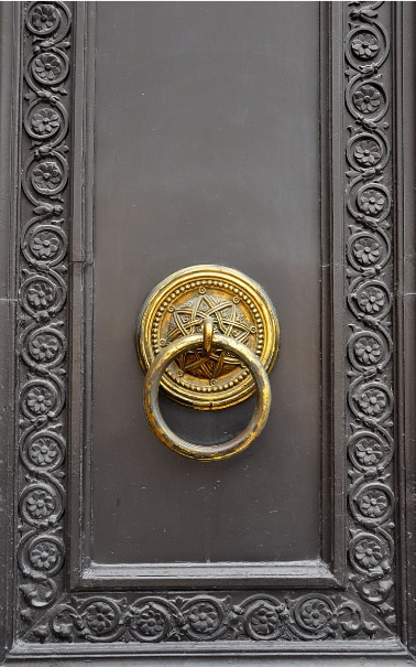 Discover the best ways to find unique door hardware, from antique salvage shops and estate sales to restoration and custom-made pieces.
