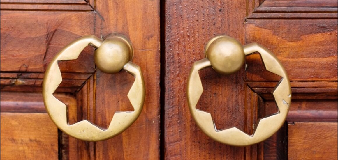 Discover the best ways to find unique door hardware, from antique salvage shops and estate sales to restoration and custom-made pieces.